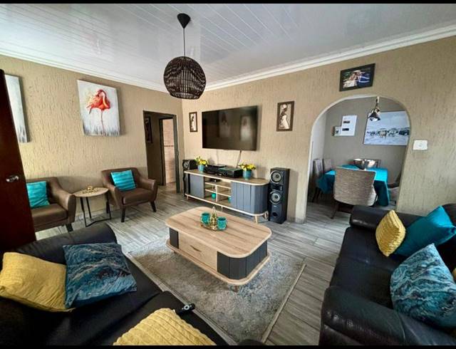 3 BEDROOM HOUSE FOR SALE IN VANDERBIJLPARK CW 2